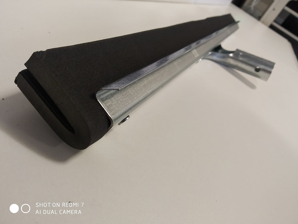 Zbierak do podłóg wzmocniony z gumą syntetyczną 45 cm, czarny
