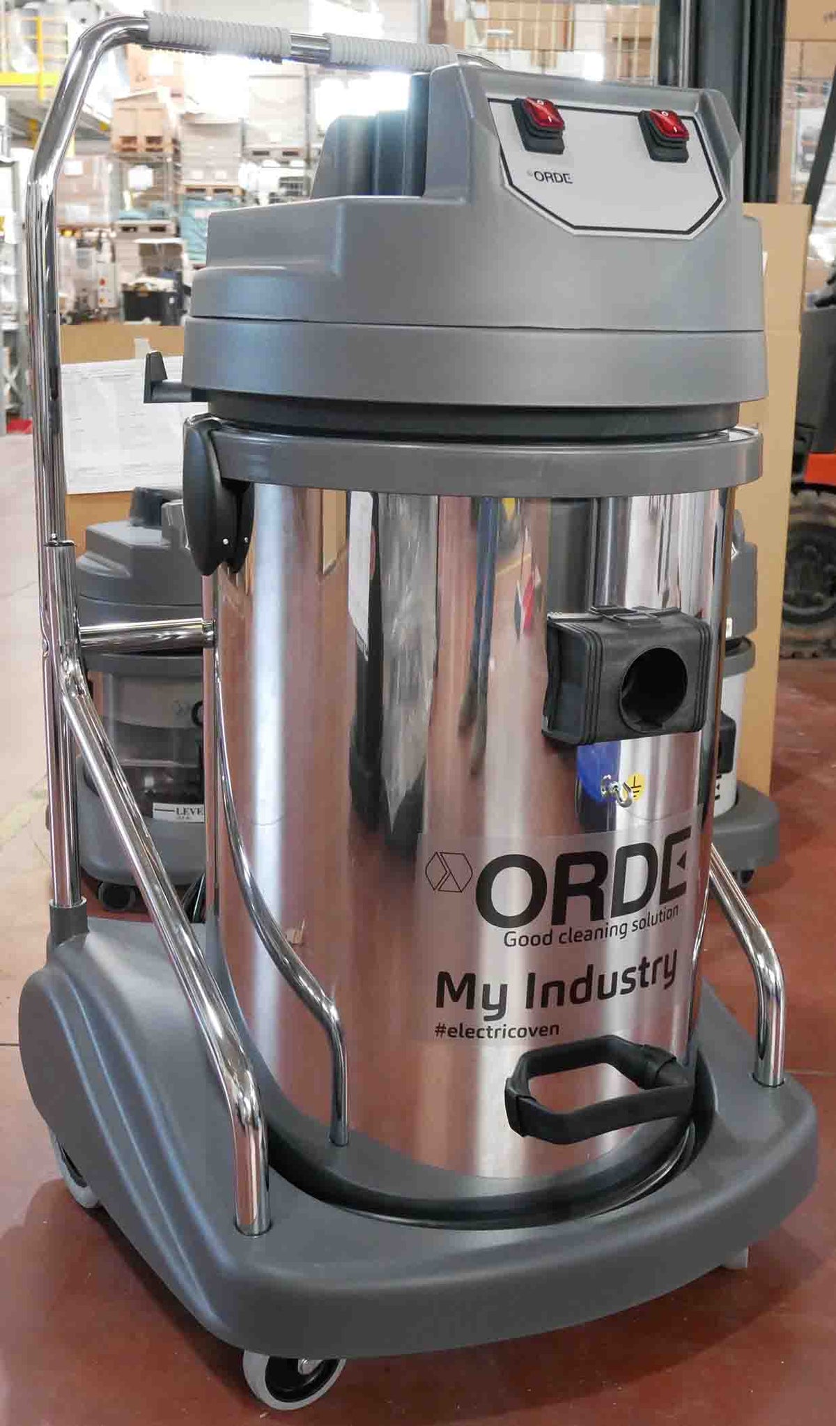 Odkurzacz Oven ze stali nierdzewnej z wózkiem